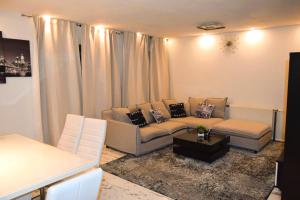 Χώρος καθιστικού στο GHomeT - 6 Zimmer Wohnung with parking - Up to 10 guests - Monteur, Handwerker & Large family welcome