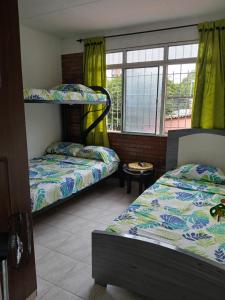 Photo de la galerie de l'établissement MANOA "Lugar de descanso" HABITACION CON VISTA A LA CIUDAD, FRESCO Y VENTILADO, à Ibagué