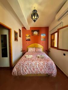 Voodi või voodid majutusasutuse Entire Studio Inside The Kasbah The Ancient City Steps From Kasbah Museum toas