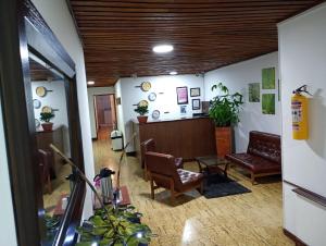 Hotel Alpino Armenia的休息区