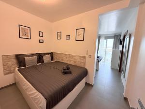 En eller flere senge i et værelse på Apartment Ella