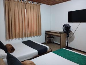 Hotel Alpino Armenia客房内的一张或多张床位