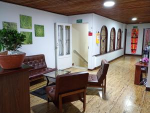 Hotel Alpino Armenia的休息区