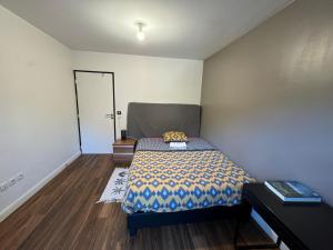 a small bedroom with a bed in a room at Stade de France Chambre d'Hôte by RESERVATI HOME in Saint-Denis