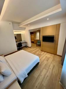 Rúm í herbergi á Crystal Crown Hotel Harbour View, Port Klang