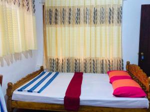 Postel nebo postele na pokoji v ubytování Sinharaja Pitadeniya Villa