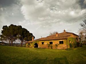 Το κτήριο όπου στεγάζεται  the country house