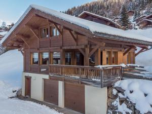 a log cabin with a deck in the snow at Chalet haut de gamme 8 pers à La Clusaz avec Wifi et parking - FR-1-818-74 in La Clusaz