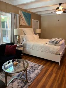a bedroom with a bed and a coffee table at Spacious comfortable Studio Unit in Tallahassee