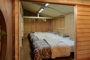 Postel nebo postele na pokoji v ubytování 山都せせらぎ荘