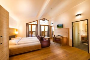 Postel nebo postele na pokoji v ubytování Hotel Dorfer