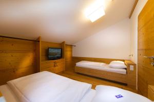Postel nebo postele na pokoji v ubytování Hotel Dorfer