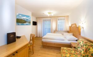 Postel nebo postele na pokoji v ubytování Hotel Dorfer