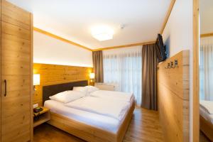 Postel nebo postele na pokoji v ubytování Hotel Dorfer