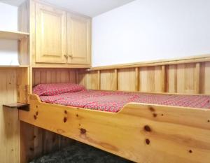 Postel nebo postele na pokoji v ubytování Appartement confortable à Mont-Saxonnex 25m² avec balcon + 9 fotografií