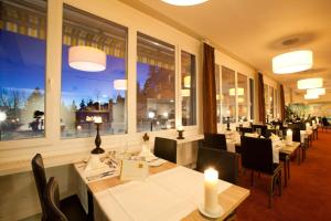 מסעדה או מקום אחר לאכול בו ב-Rigi Kaltbad Swiss Quality Hotel