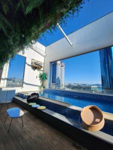 Bazén v ubytování Hound Hotel Busan Station nebo v jeho okolí