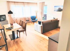 A television and/or entertainment centre at Weinberg Apartments