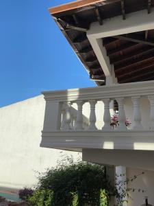 Rõdu või terrass majutusasutuses Hotel Victoria