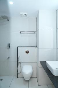 Koupelna v ubytování Hotel Kalyan Suites + 13 fotografií
