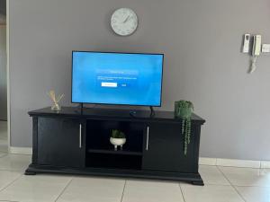 Imagen de la galería de Out of Ordinary in Block 7 Plot 58988, en Gaborone