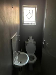 Imagen de la galería de Out of Ordinary in Block 7 Plot 58988, en Gaborone