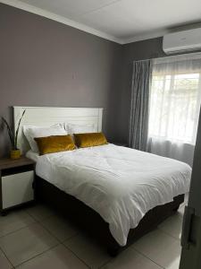 Imagen de la galería de Out of Ordinary in Block 7 Plot 58988, en Gaborone