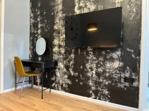a room with a table and a mirror and a wall at Danube Studio in Brăila