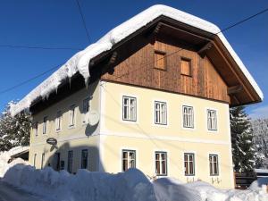 Haus 26 Weißbriach að vetri til