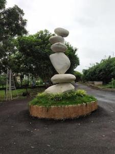 Ivy Bliss Studio with Private Pool, B 13, Karjat外面的花园