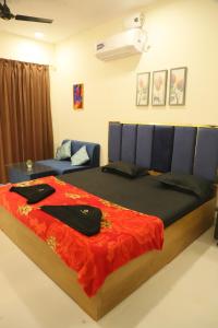 Ivy Bliss Studio with Private Pool, B 13, Karjat的休息区