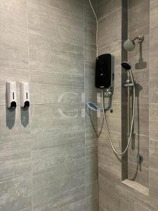 Ένα μπάνιο στο Kuching Riverine Diamond at 3 pax