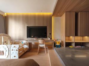 Prostor za sedenje u objektu Qingdao Wushe Yujianshanju Tangchi Seaview Hotel