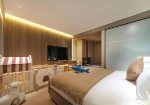TV i/ili multimedijalni sistem u objektu Qingdao Wushe Yujianshanju Tangchi Seaview Hotel