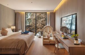 Krevet ili kreveti u jedinici u okviru objekta Qingdao Wushe Yujianshanju Tangchi Seaview Hotel