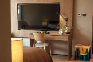 TV i/ili multimedijalni sistem u objektu Qingdao Wushe Yujianshanju Tangchi Seaview Hotel