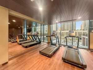 Fitnes centar i/ili fitnes sadržaji u objektu FIRST CLASS 2BR Mesmerizing Creekfront Views