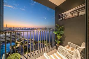 Balkon ili terasa u objektu FIRST CLASS 2BR Mesmerizing Creekfront Views