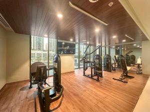 Fitnes centar i/ili fitnes sadržaji u objektu FIRST CLASS 2BR Mesmerizing Creekfront Views
