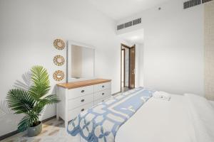 Krevet ili kreveti u jedinici u okviru objekta FIRST CLASS 2BR Mesmerizing Creekfront Views