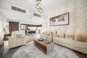 Prostor za sedenje u objektu FIRST CLASS 2BR Mesmerizing Creekfront Views