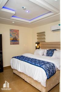Llit o llits en una habitació de Udokanson Hotel And Suites