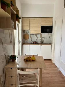 A kitchen or kitchenette at Confort Suites