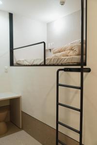 Postel nebo postele na pokoji v ubytování HOTEL minimumms女性専用カプセルホテルWomen only hotel