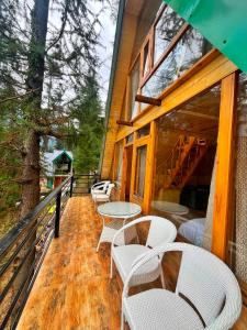 Balkón nebo terasa v ubytování Winter Soul Cottages + 37 fotografií