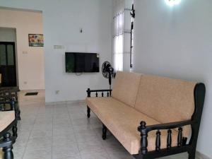 a box sitting on a bench in a room at Tharan Villa - House in Colombo in Polgasowita