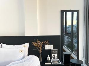 Giường trong phòng chung tại Dốc View Home