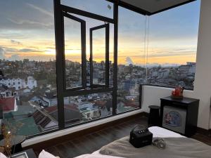 Cảnh Đà Lạt hoặc tầm nhìn thành phố từ khách sạn