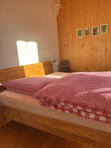 Photo de la galerie de l'établissement Übernachtung beim Bio-Metzger Zimmer "Karl", à Mössingen