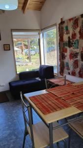a living room with a table and a couch at Costa Monkul - Carahue y Puerto Saavedra in Nahuentúe